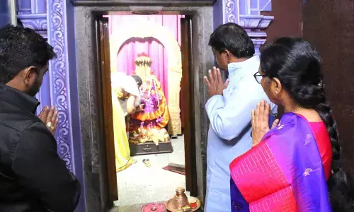 Kolan Hanumanth Reddy offer Prayers at Ellamma temple before filing nomination