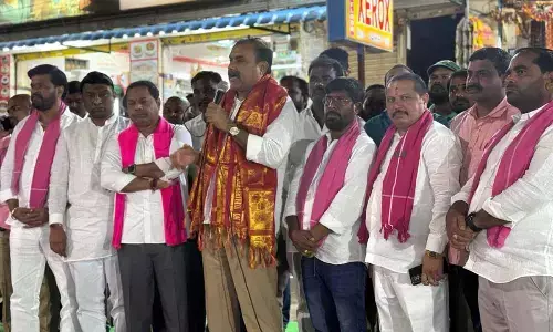 Uppal BRS incharge Ravula Sridhar Reddy highlights KCRs model, asks to vote for car