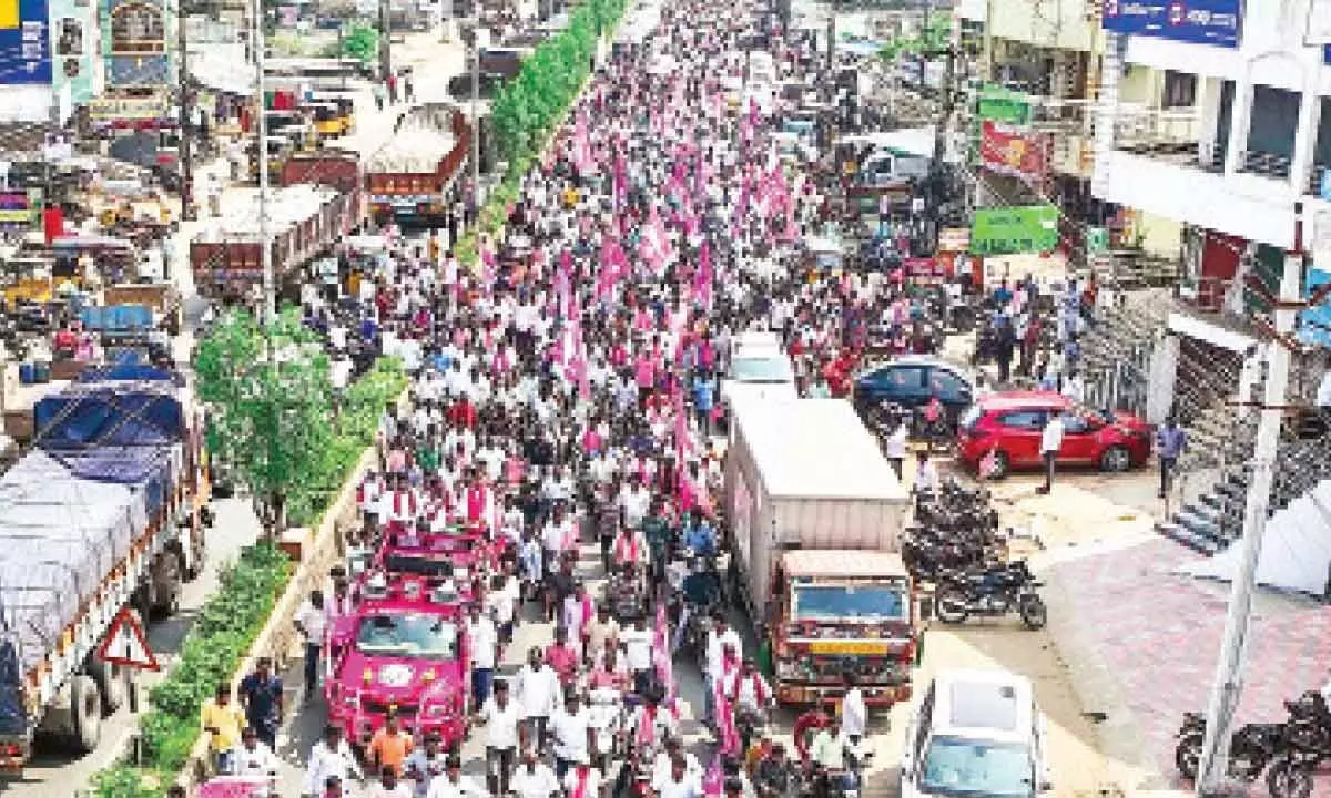 People participating in the rally for BRS party’s candidate from Sathupalli and MLA Sandra Venkata Veeraiah’s nomination filing process in Sathupalli on Thursday