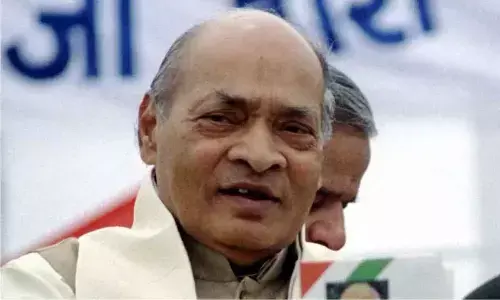 Congress lowers itself with potshots at PV