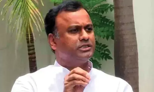 Rajagopal Reddy runs to file nomination at last moment