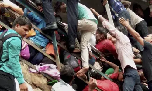 Fiasco at the temple One injured and 35 others injured in stampede