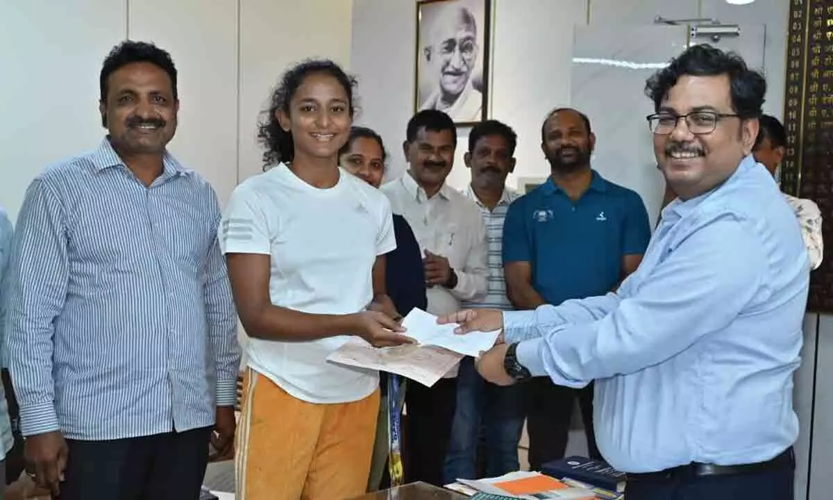 Visakhapatnam: DRM felicitates a gold medallist in boxing
