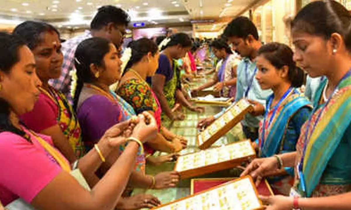 Gold shops in Vijayawada sees a rush ahead of Diwali