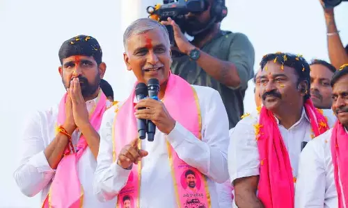 Harish asks Eatala to bring funds from Delhi