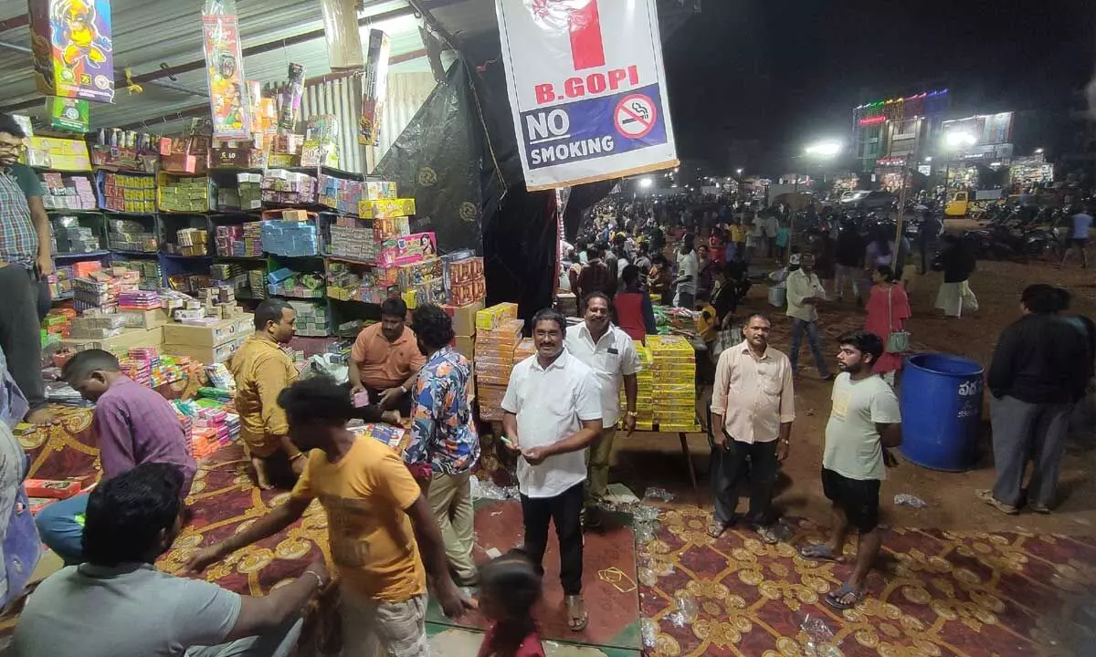 Firecracker shopkeepers witness a brisk business on the eve of Diwali in Visakhapatnam.  Photo: Vasu Potnuru