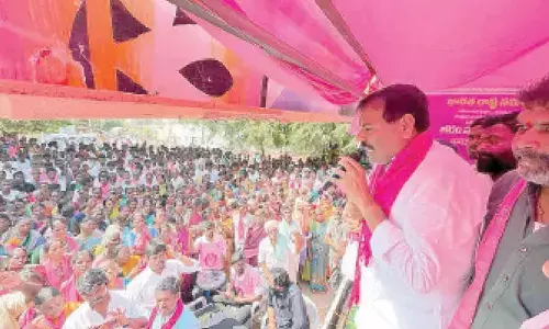 Mahabubnagar: Nagam Janardhan Reddy joins Beeram Harshavardhan Reddy in campaigning