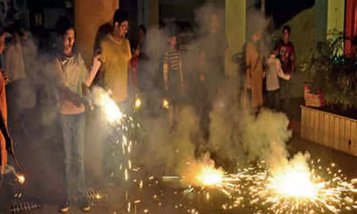 Indiscriminate use of firecrackers on Kali Puja worsens Kolkatas AQI