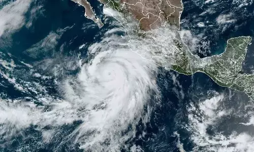 Fiji issues storm alert as tropical cyclone nears