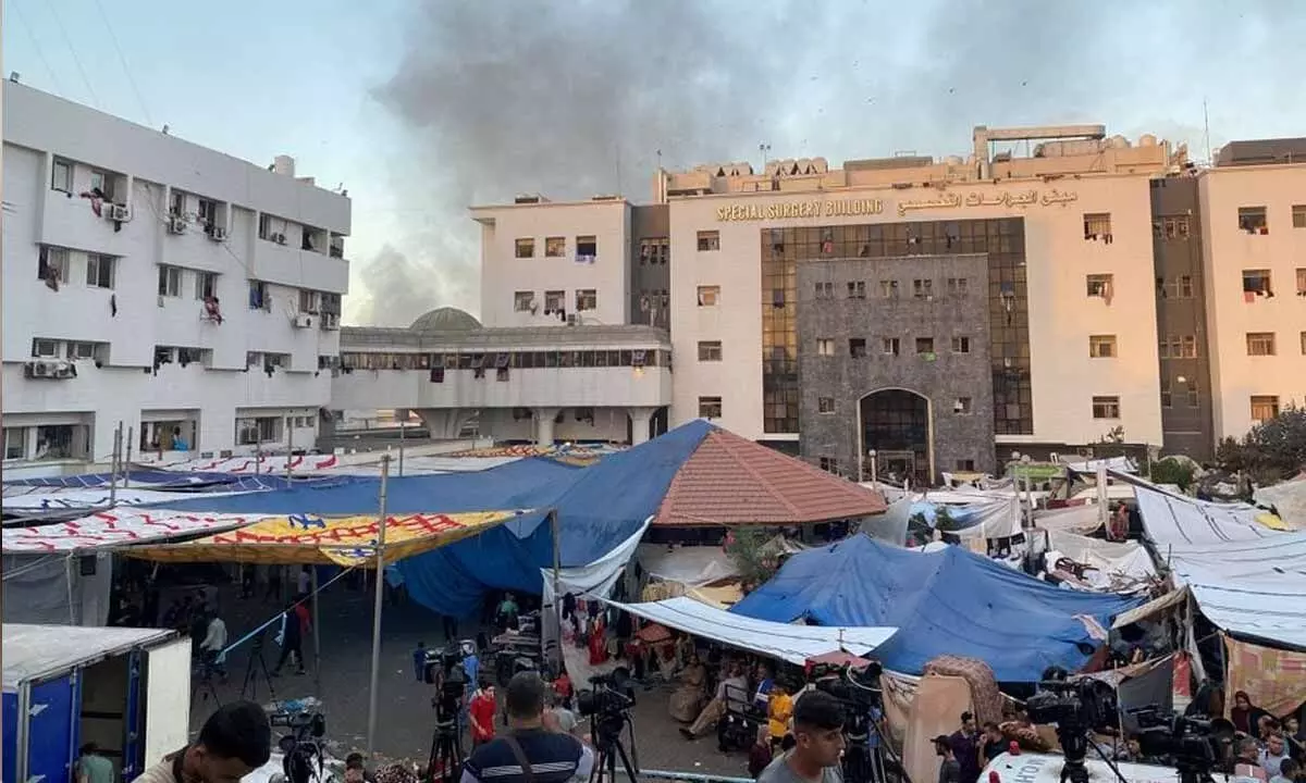 Israeli forces outside main Gaza hospital, offer to send in incubators