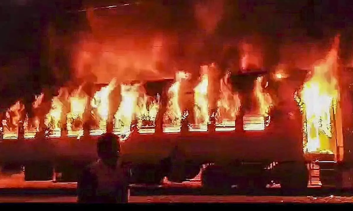 Fire breaks out in two coaches of New Delhi-Darbhanga Express near UPs Etawah