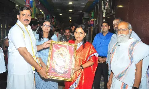 Telangana Chief Secretary Santhi Kumari receiving Goddess Durga photo from temple authorities atop Indrakeeladri on Tuesday