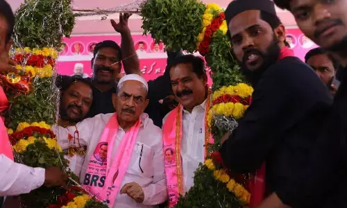 BRS followers felicitate Home Minister Md Mahmood Ali and Chief Whip D Vinay Bhaskar with a huge garland in Hanumakonda on Tuesday