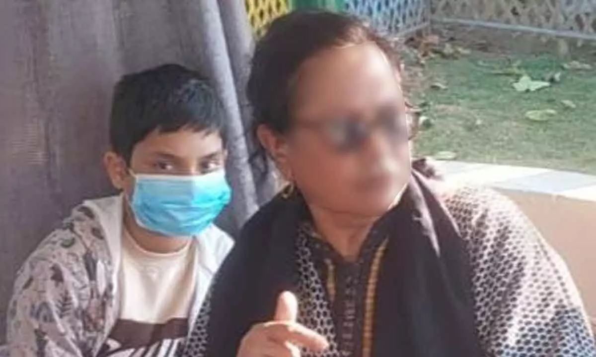 Pakistani mother-son held while illegally entering India from Nepal border