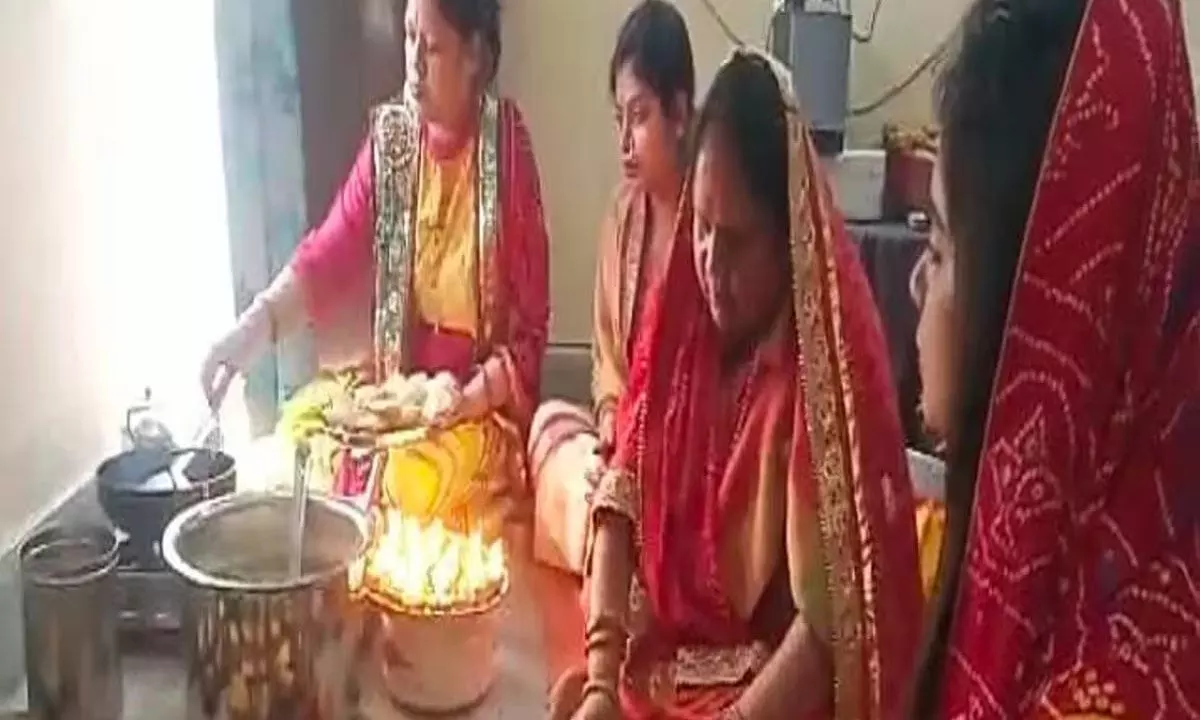 Chhath Puja 2023: Why Mango Wood is Used for Cooking Mahaprasad on Kharna Day