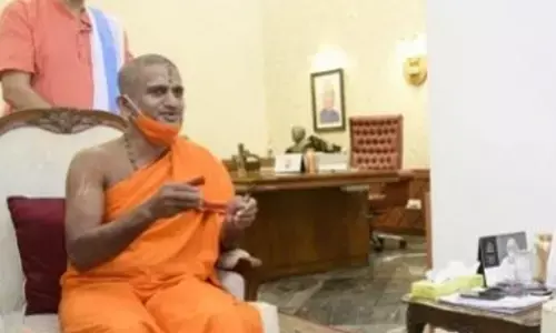 Ram bhakti, desh bhakti no different: Pejawar seer