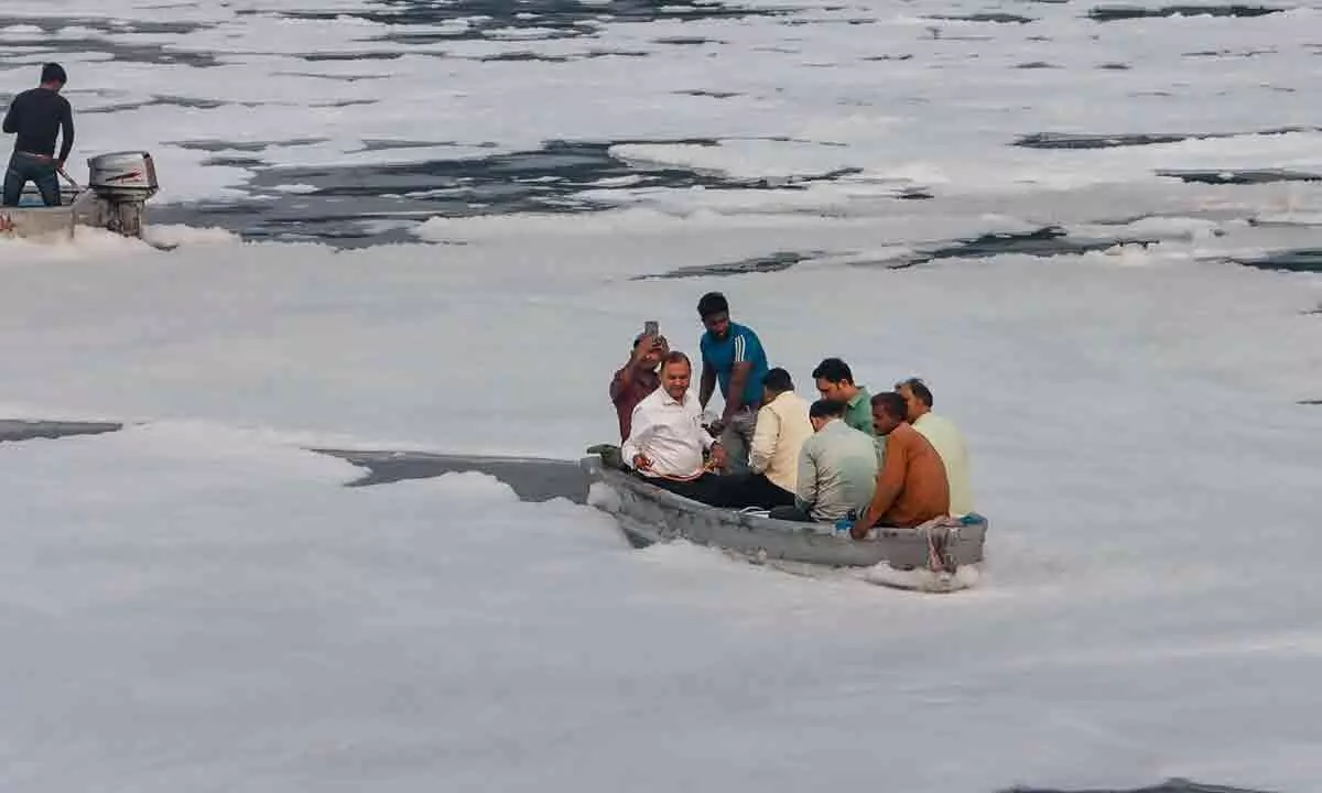 New Delhi: ‘Toxic foam on Yamu na to be cleared in one or two days’