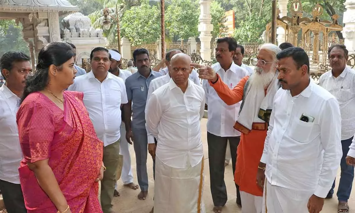 Tirupati: EO inspects Divyanugraha Homam arrangements