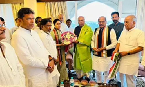 Actor-politician Vijayashanthi joins Congress in Telangana