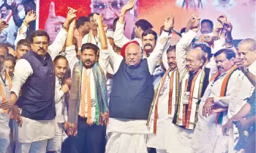 KCR bye bye: Kharge targets CM’s farmhouse stay