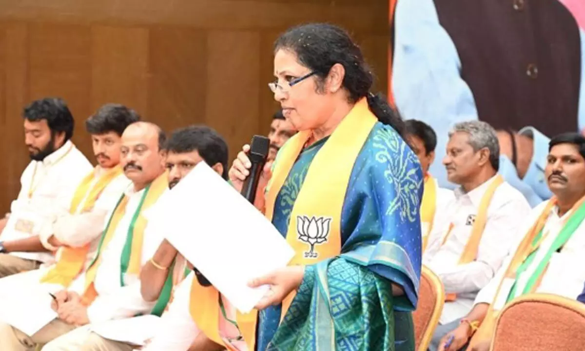 BJP state president Daggubati Purandeswari addresing party leaders in Vijayawada on Saturday
