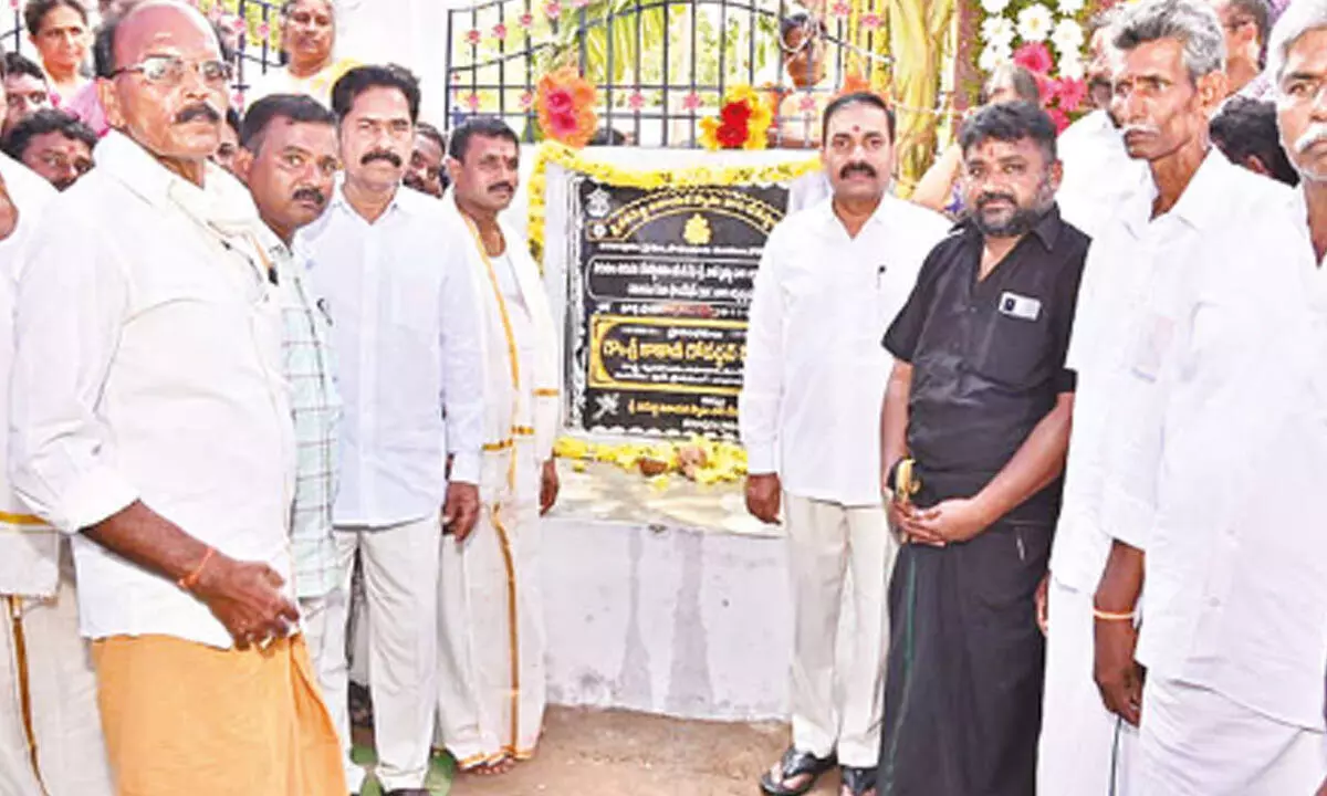 Agriculture Minister Kakani Govardhan Reddy inaugurating  Varasiddhi Vinayakaya Swamy temple in Varadapuram village  on Saturday