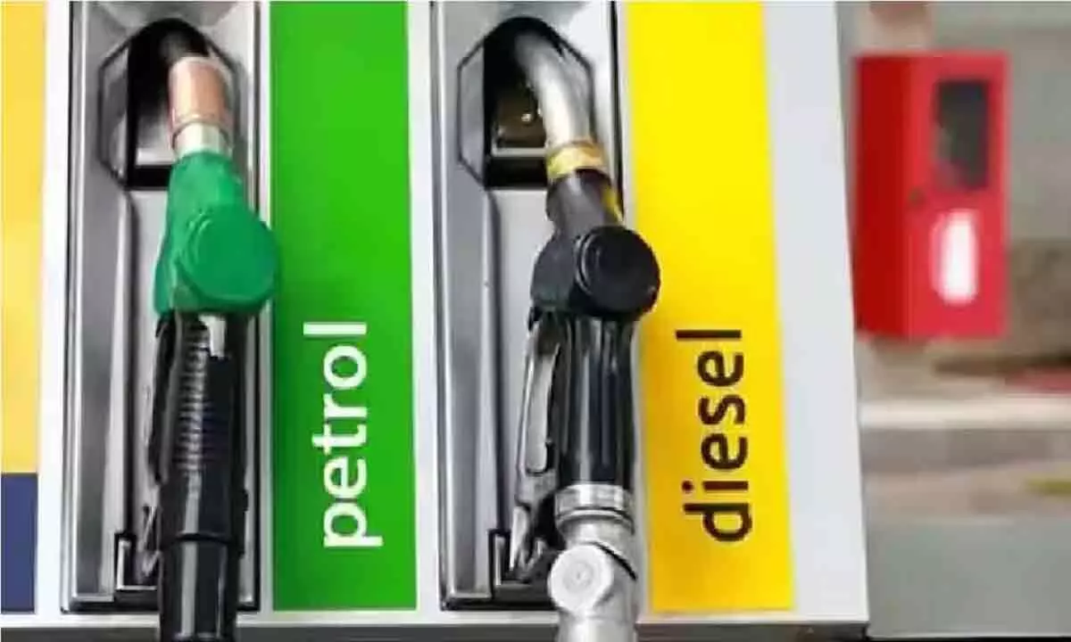 Petrol and diesel prices today stable in Hyderabad, Delhi, Chennai and Mumbai on 03 December, 2023