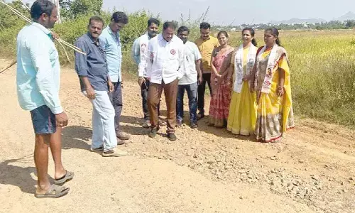 JSP senior leader G Ayyalu and leaders staging a protest in Vizianagaram on Saturday
