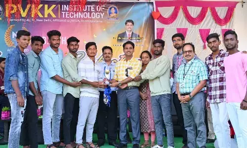 Former DGP of Kerala N Shankar Reddy along with the students at freshers’ day programme at PVKK Engineering College at Rudrampet on Saturday