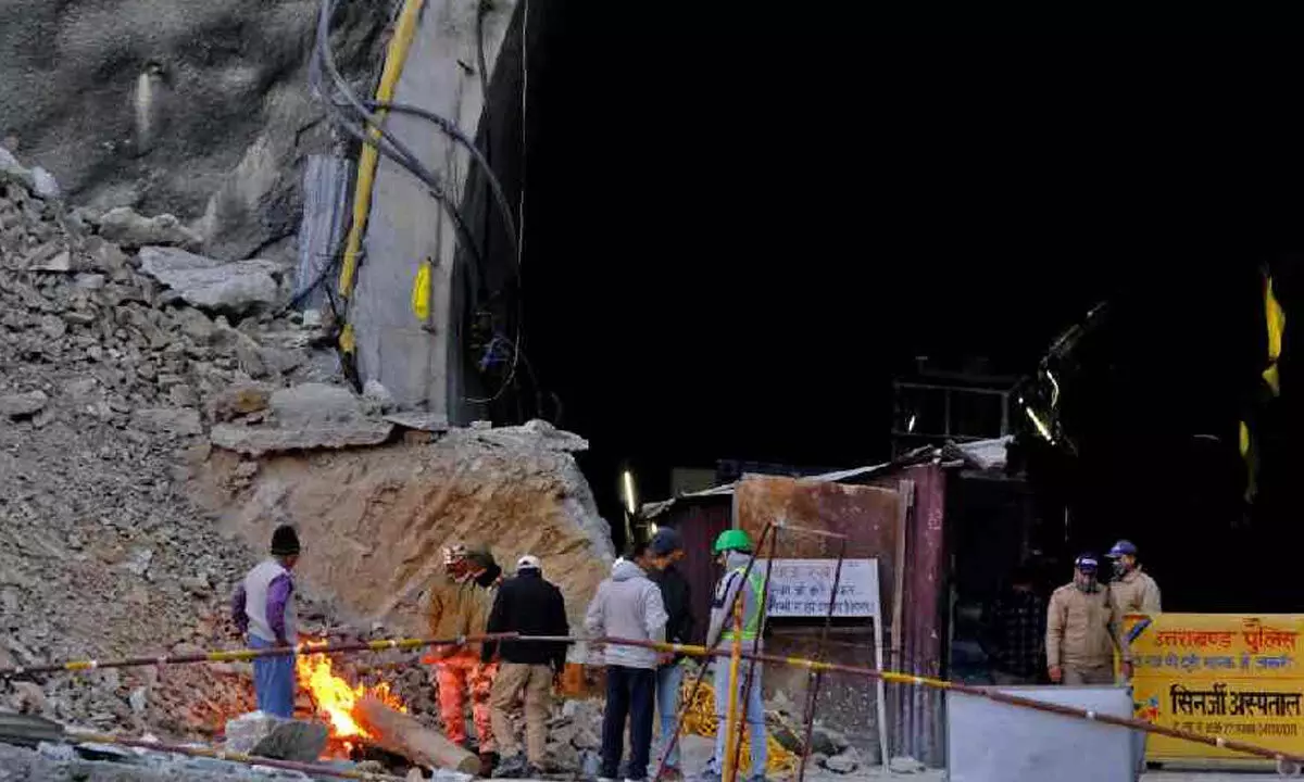 Tunnel collapse: Drilling on hold, rescue staff plan multi-pronged approach