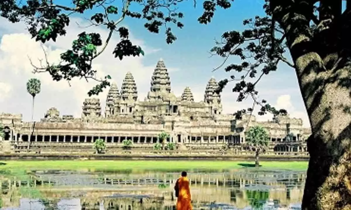 Foreign tourists to Cambodias famed Angkor on rise