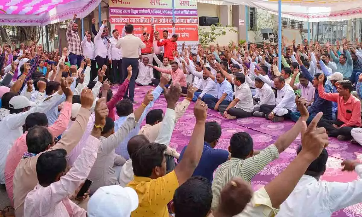 Maharashtra Contractors Announce Strike Over Unsettled Bills, Posing Threat To Development Projects