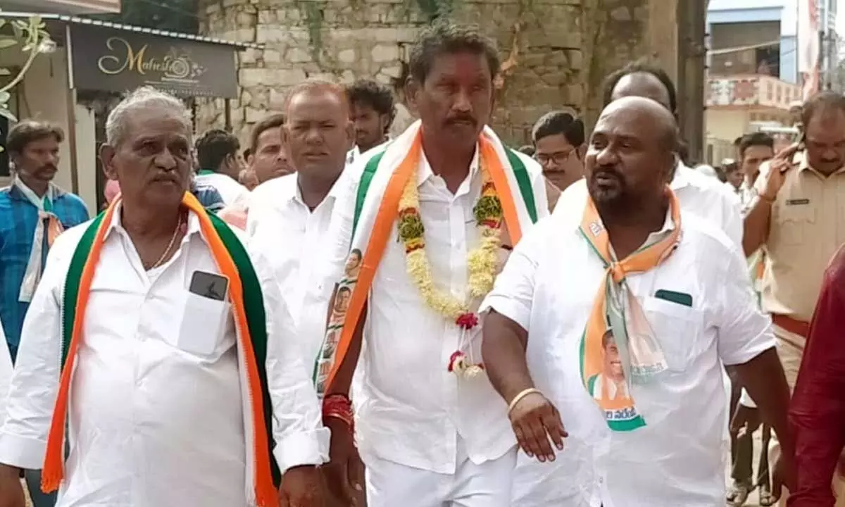 Rajendranagar Congress candidate campaigns in Upperpalli