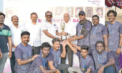 AP Textiles Mills Association chairman Peravalli Koti Rao presenting trophy to the winning team in Guntur on Monday