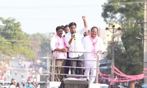 BRS working president KT Rama Rao addressing the crowd in Bhuvanagiri on Monday