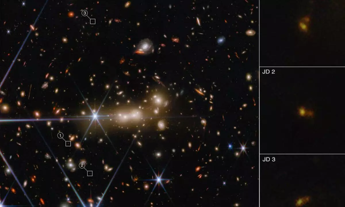 Webb spots never-before-seen features in heart of Milky Way