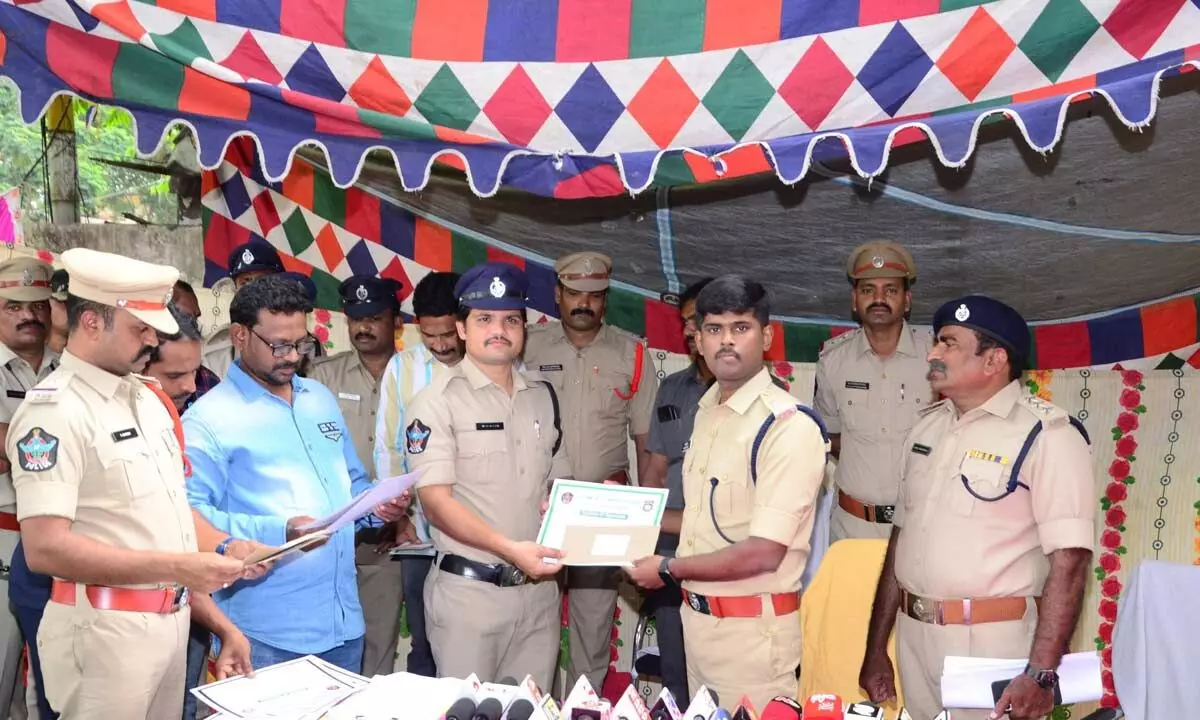 SP P Jagadish presenting rewards to the special team members who recovered 24 stolen motorcycles