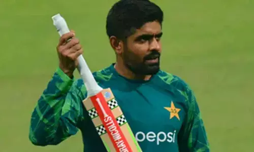 Let somebody else have a headache: David Lloyd backs Babars resignation as Pakistan captain