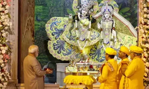 Modi becomes first PM to visit Krishna Janambhoomi temple