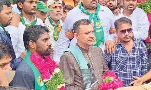 Hyderabad: Jubilee Hills voters pour out woes to contestants