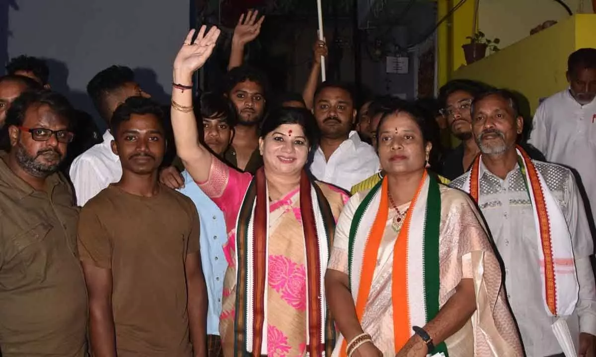 Goshamahal Congress candidate conducts door-to-door campaign