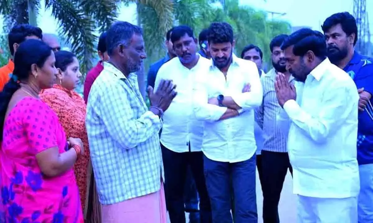 Suryapet: Jagadish Reddy engages with morning walkers