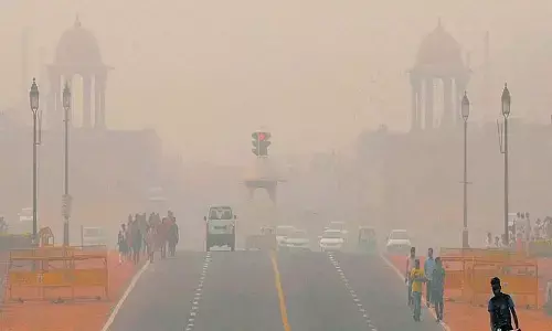 Delhis Air Quality Lingers In Very Poor Category, Hopes For Relief Amid Meteorological Shift