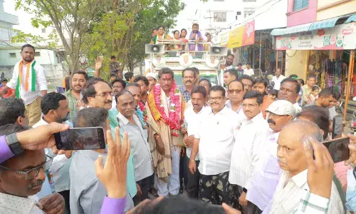 Rajendranagar Congress candidate campaigns in YSR colony at Manikonda