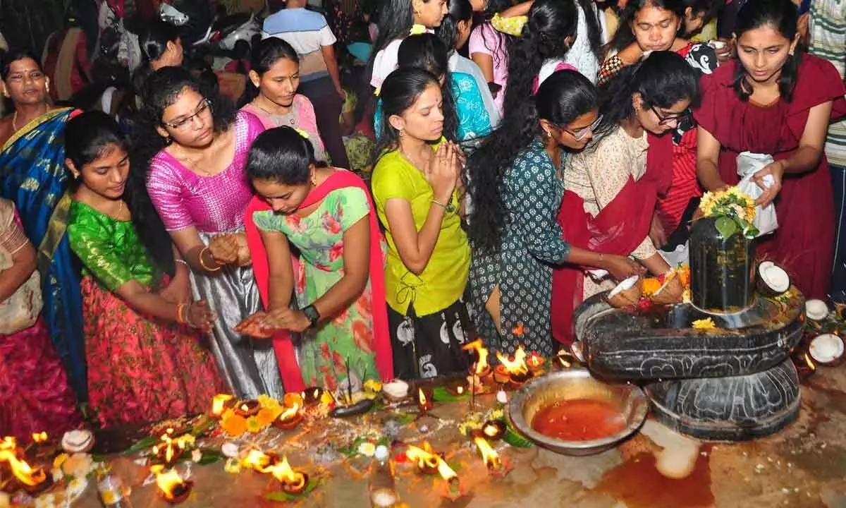 Guntur: Special pujas performed to Lord Shiva