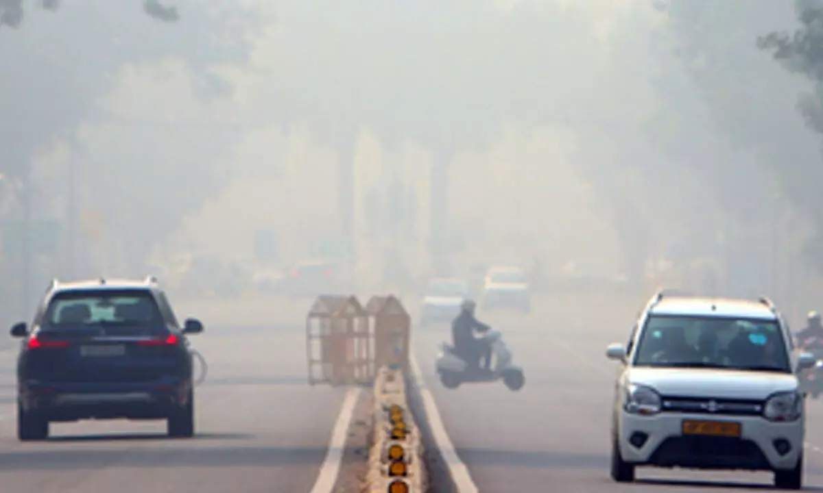 Delhi chokes under blanket of smog, air quality plummets to severe at several stations