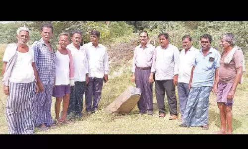 Historian MyNaa Swamy and Cholemarri villagers at  Nolambadhiraja inscription