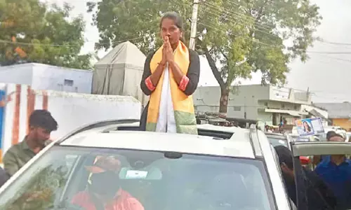 Kollapur Nari Shakti ‘Barrelakka’ challenges big leaders