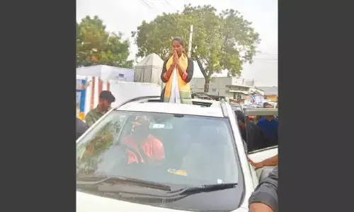 Kollapur Nari Shakti ‘Barrelakka’ challenges big leaders