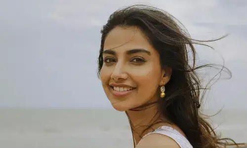 Meenaakshi Chaudharys Shared Beautiful Photos On Social Media